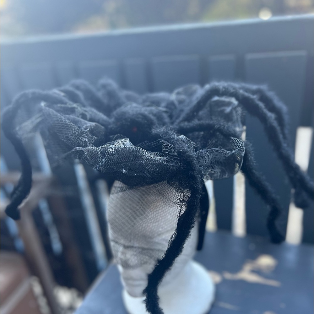 Custom-made Spider Fascinator - Picture 4 of 10